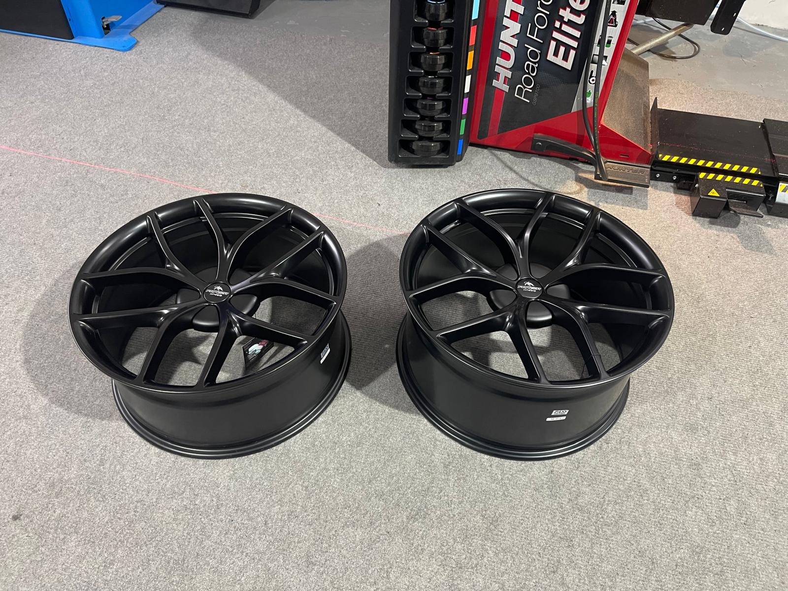 Forzza Urban 20" 9.5J ET45 5x114,3 Satin Black / Max Load 850 kg - obrazek 4