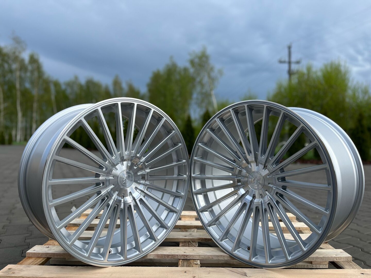 AXE EX50 22" 10J ET35 5x108-5x130 Gloss Silver Polished - obrazek 2