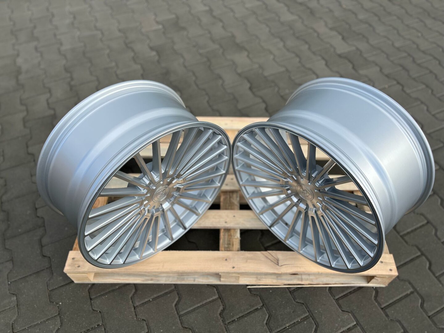 AXE EX50 21" 10,5J ET25 5x108-5x130 Gloss Silver Polished - obrazek 7