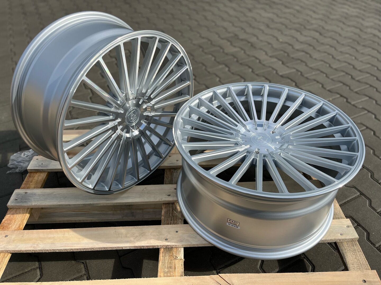 AXE EX50 21" 9J ET30 5x108-5x130 Gloss Silver Polished - obrazek 9