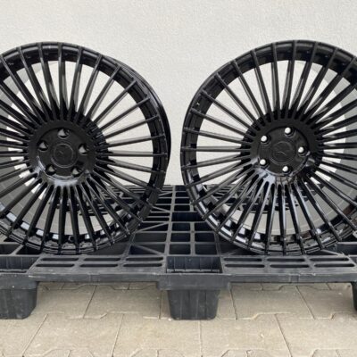 Yanar Wheels UTC-030 20" 9J ET28 + 10J ET40 5x112 Gloss Black