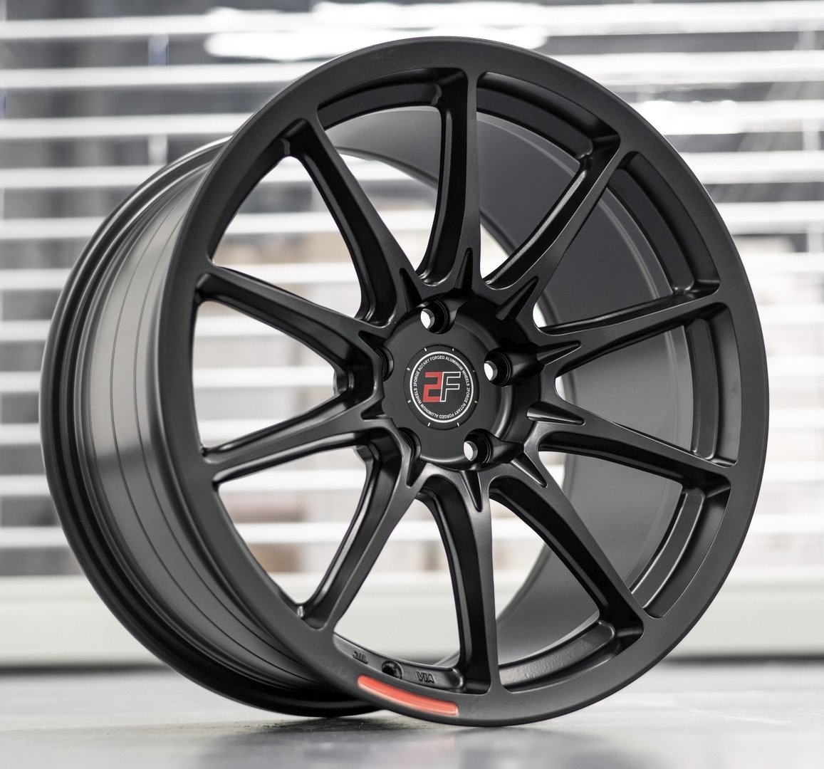 2Forge ZF8 18" 8J ET0-ET50 5x100-5x130 Gloss Gunmetal - obrazek 3