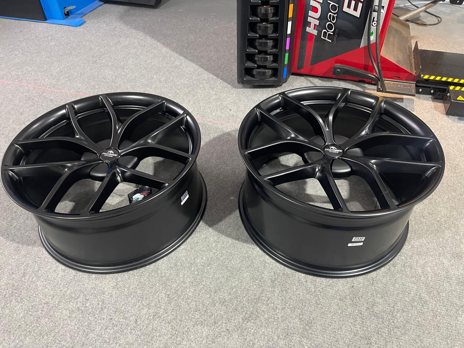 Forzza Urban 20" 9.5J ET45 5x114,3 Satin Black / Max Load 850 kg - obrazek 10