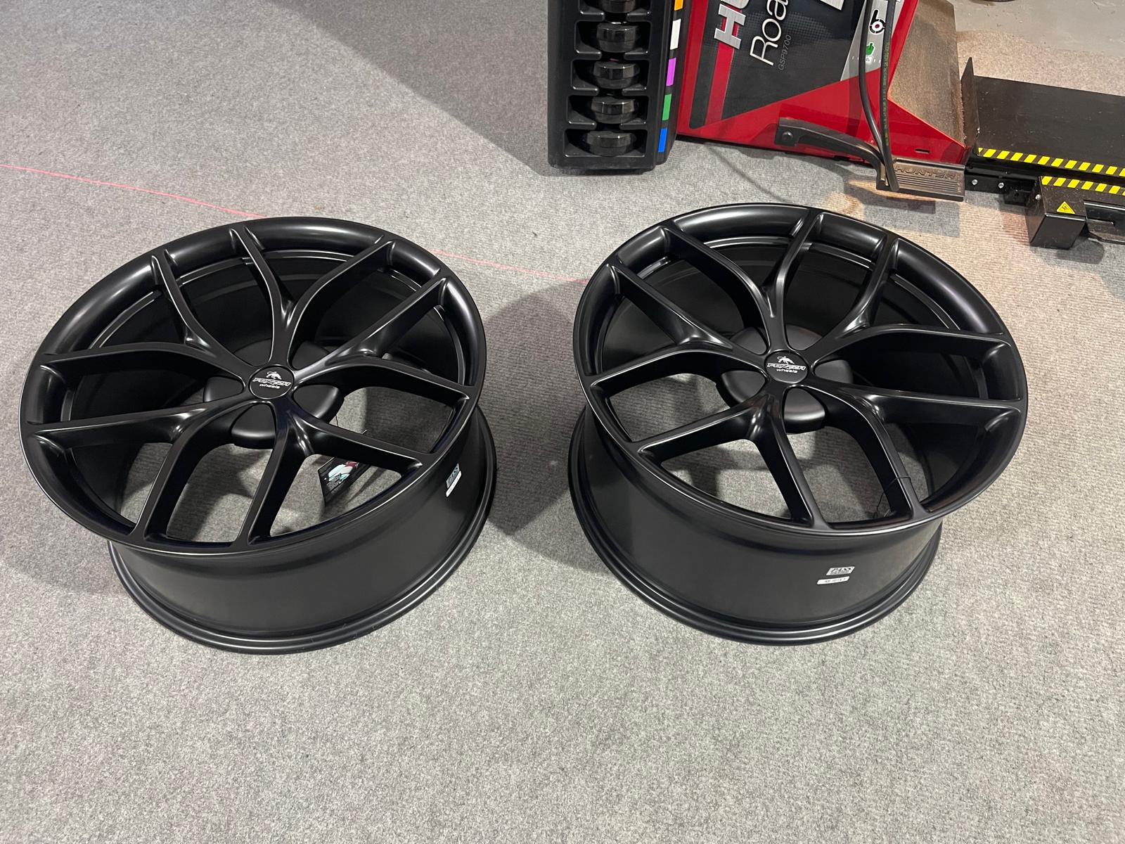 Forzza Urban 20" 9.5J ET45 5x114,3 Satin Black / Max Load 850 kg - obrazek 9