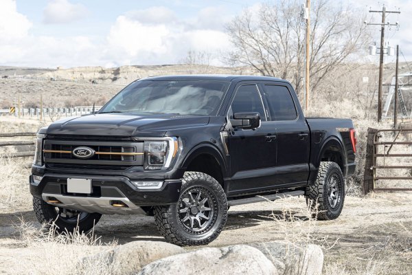 Black Rhino Calico 17" 8,5J ET34 5x114,3 Gunmetal with Matte Black Lip - obrazek 6