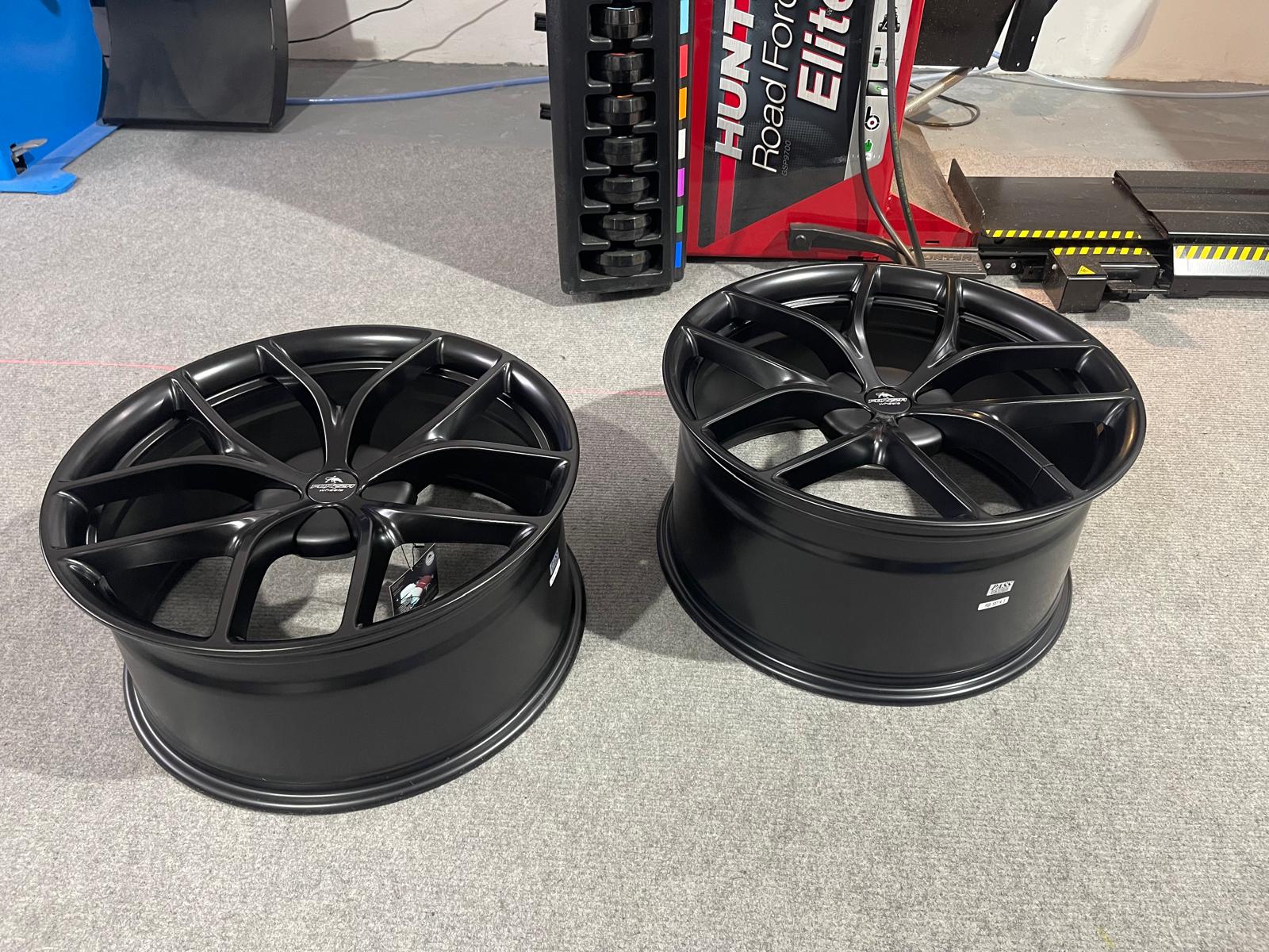 Forzza Urban 20" 9.5J ET45 5x114,3 Satin Black / Max Load 850 kg - obrazek 8