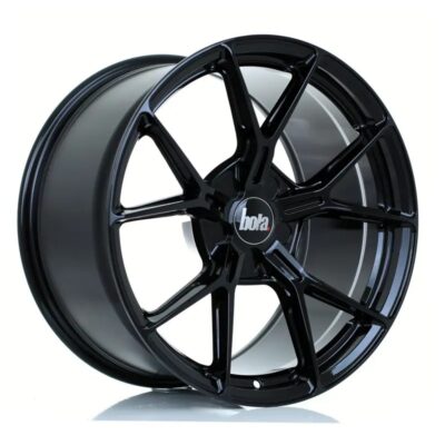 Bola FLY 18" 8J ET15-ET45 5x100-5x130 Gloss Black