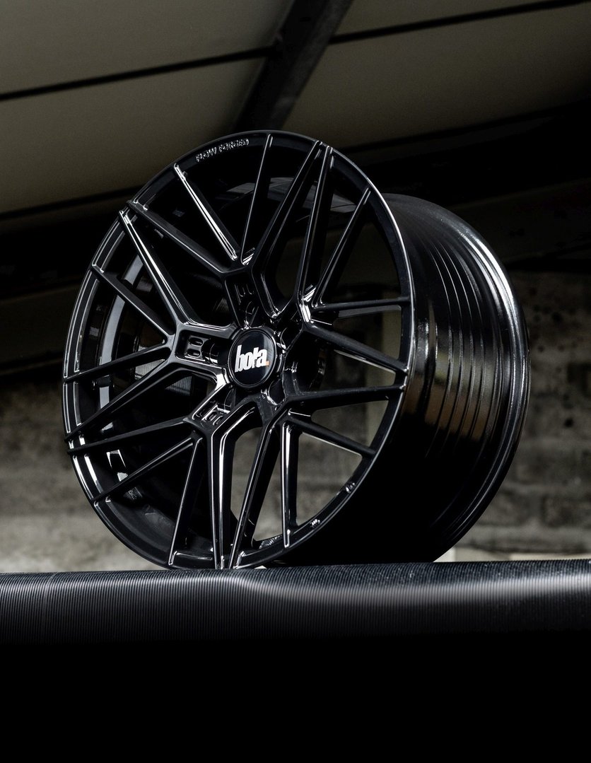 BOLA FLZ 20" 9,5J ET25-50 5x100-5x130 Gloss Black - obrazek 3