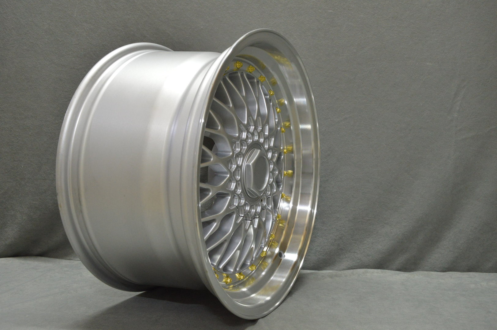 DARE RS 18'' 9,5J ET38 5x100/5x114,3 SL Golden Rivets - obrazek 4