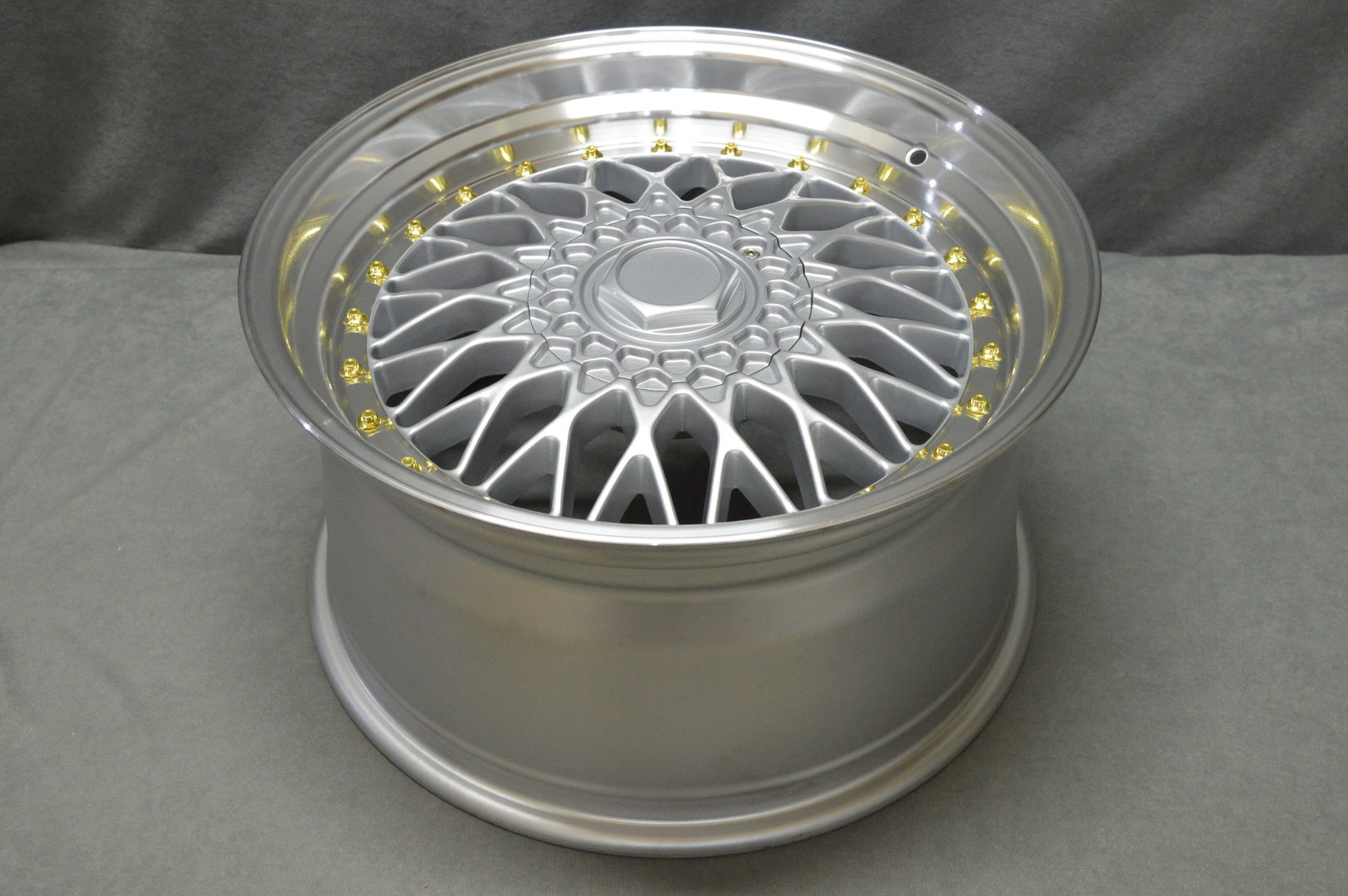 DARE RS 18'' 9,5J ET38 5x100/5x114,3 SL Golden Rivets - obrazek 5