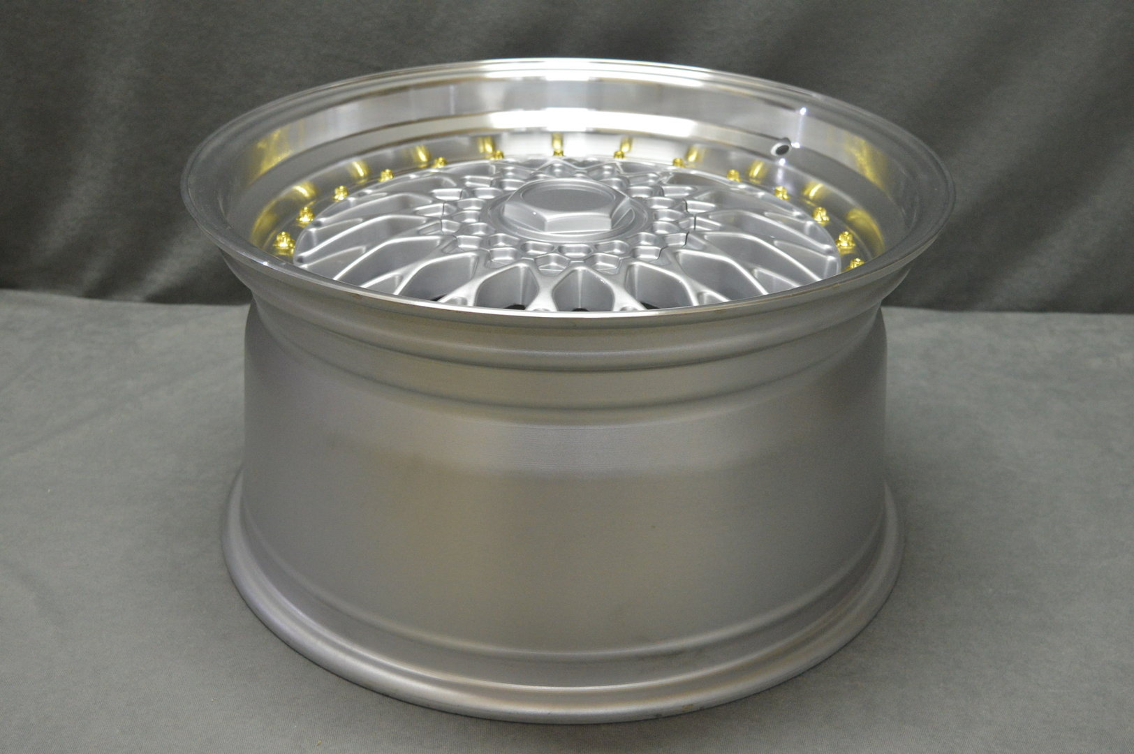 DARE RS 18'' 9,5J ET38 5x100/5x114,3 SL Golden Rivets - obrazek 6