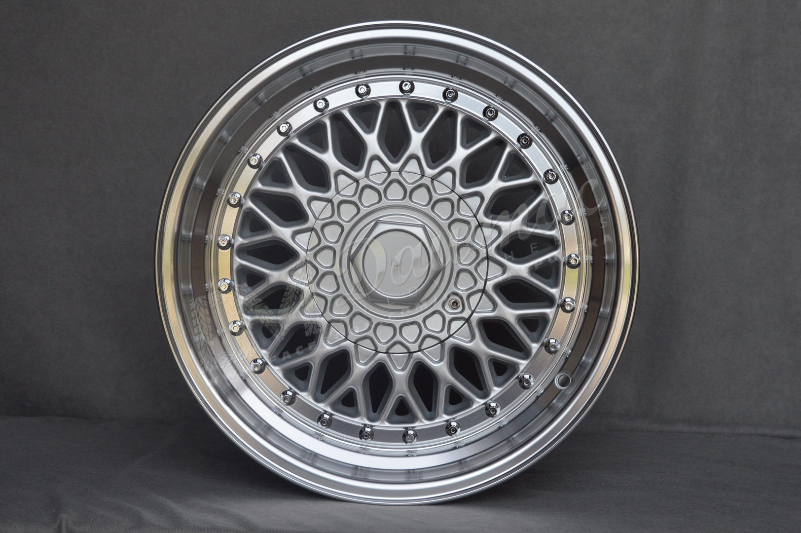 DARE RS S135 15" 8J ET15 4x100 / 4x108 SL Silver Rivets - obrazek 2