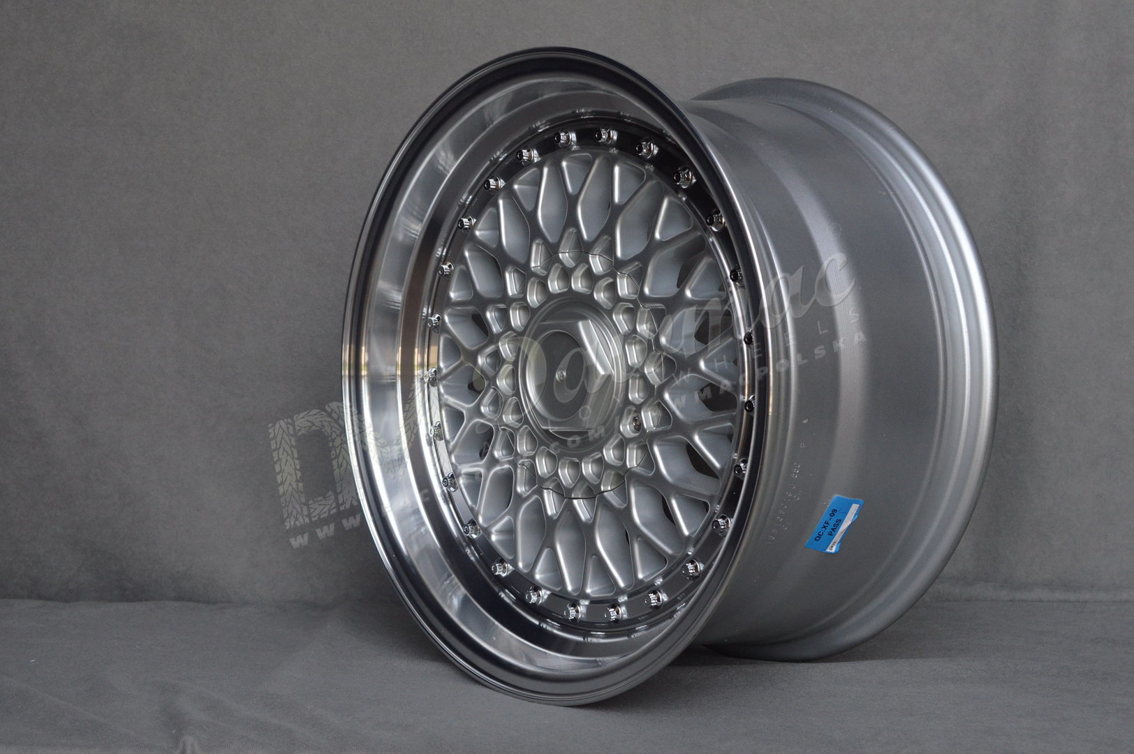 DARE RS S135 15" 8J ET15 4x100 / 4x108 SL Silver Rivets - obrazek 3
