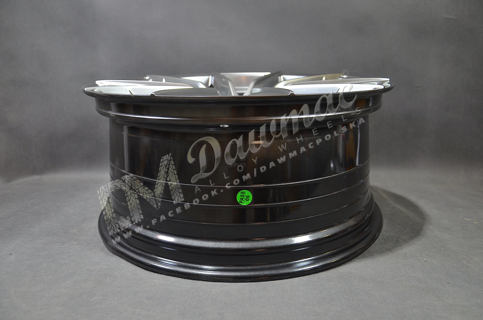 DM01X 18" 8J ET35 5x114,3 Hyper Black - obrazek 5