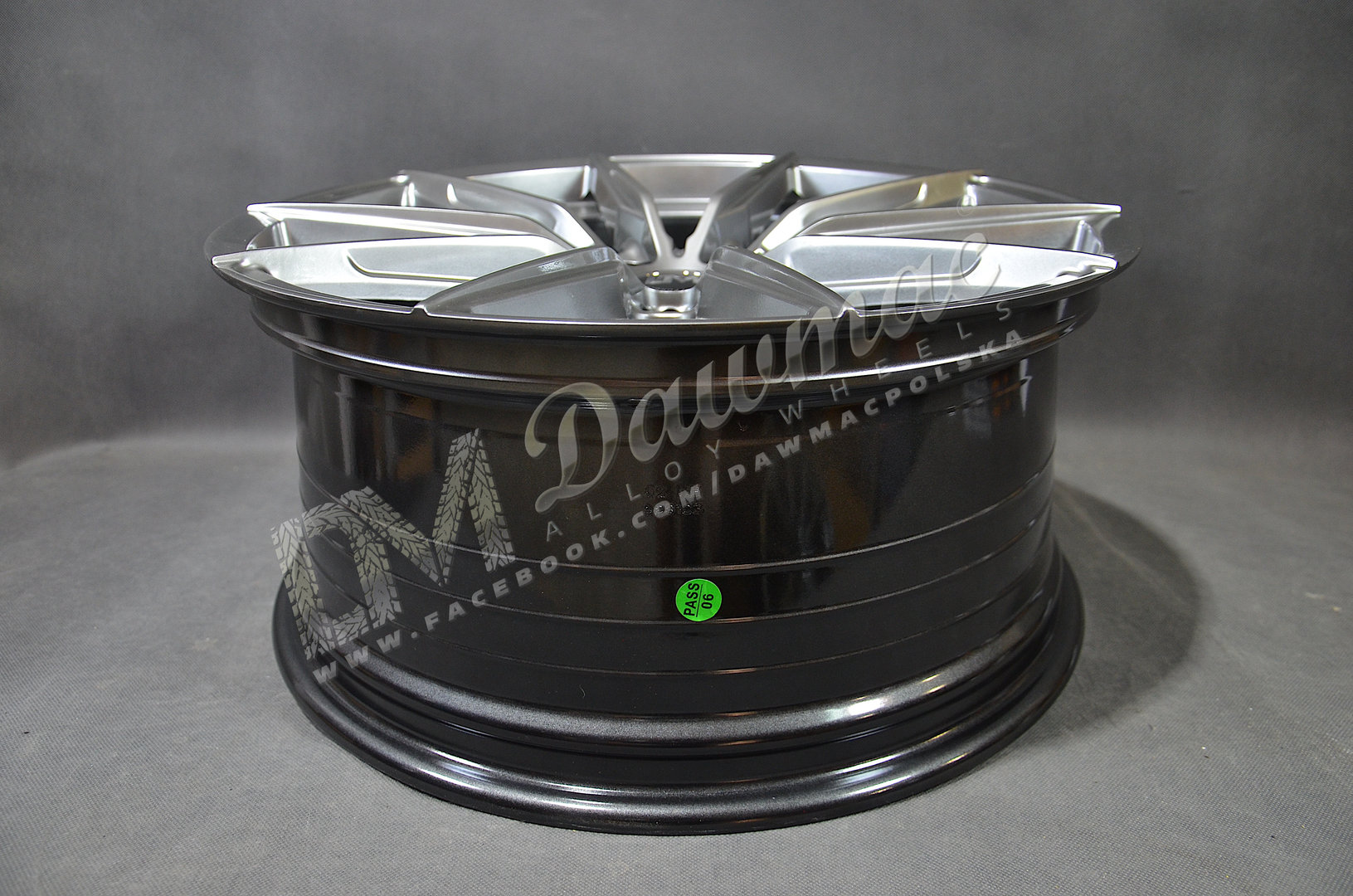 DM01X 18" 8J ET35 5x114,3 Hyper Black - obrazek 6