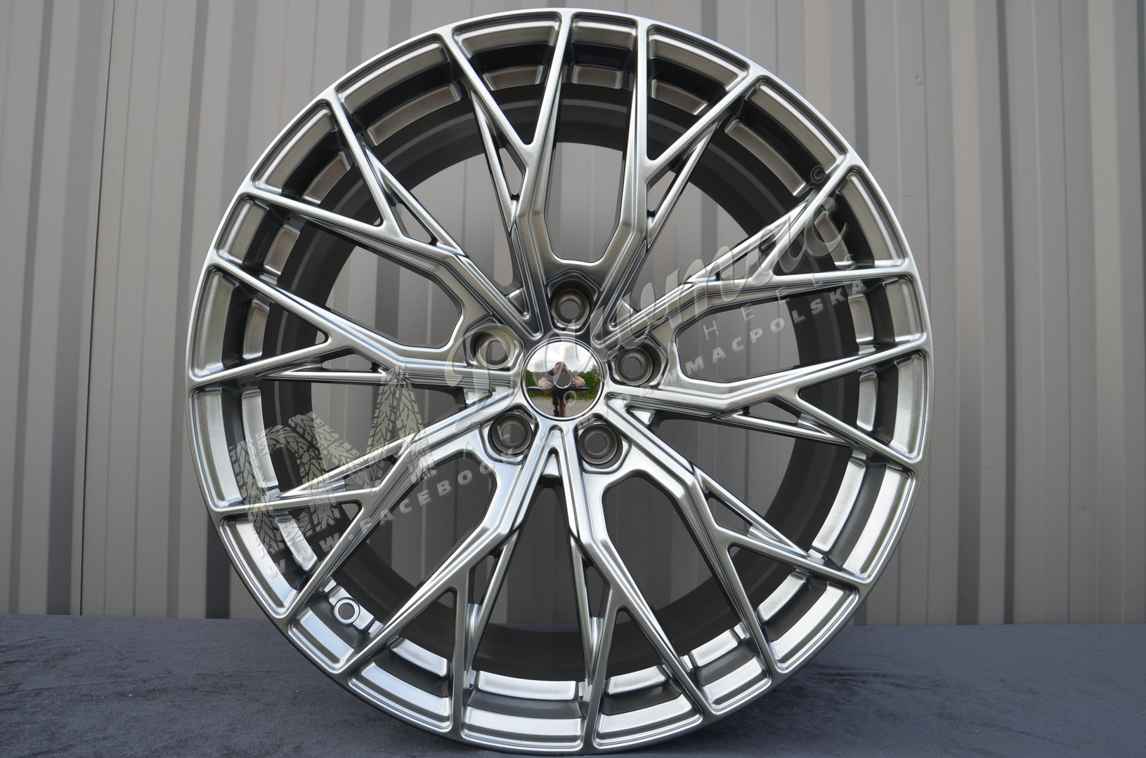 DM04 19" 9,5J ET38 5x120 Hyper Black - obrazek 2