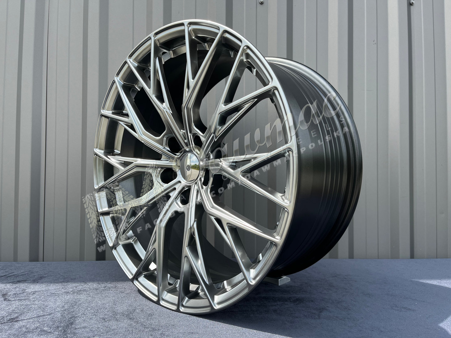 DM04 19" 9,5J ET38 5x120 Hyper Black - obrazek 4