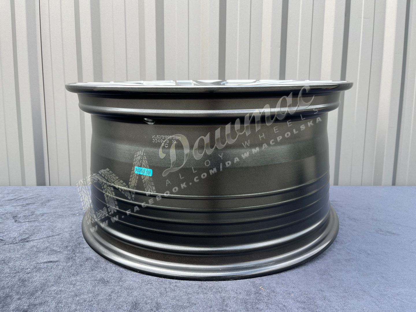 DM04 19" 9,5J ET38 5x120 Hyper Black - obrazek 5