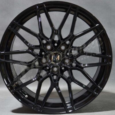 DM05 18" 8J ET30 5x112 Black