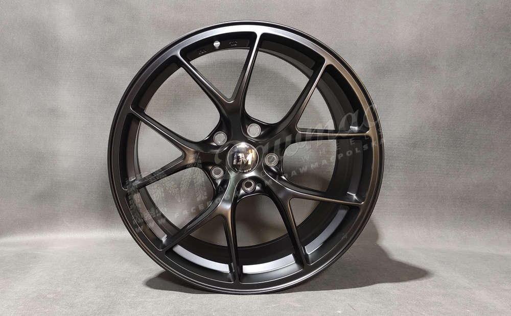 DM12 19" 8,5J ET33 5x112 Satin Black