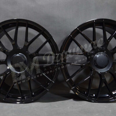 DM17 19" 8,5J ET35 + 9,5J ET38 5x112 Glossy Black