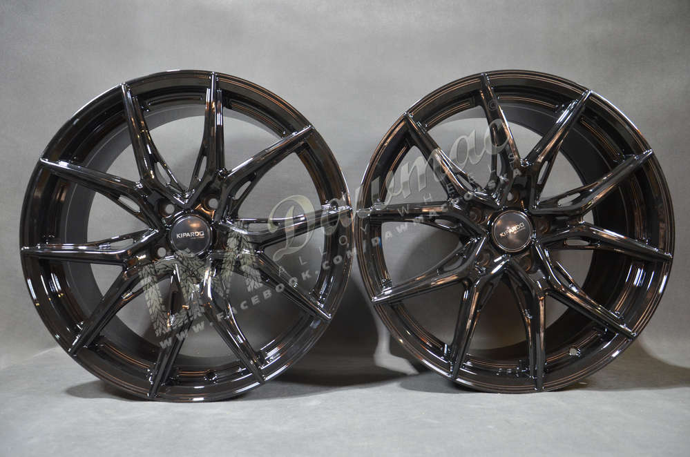 DM32 18" 8J ET32 + 9J ET35 5x114,3 Gloss Black