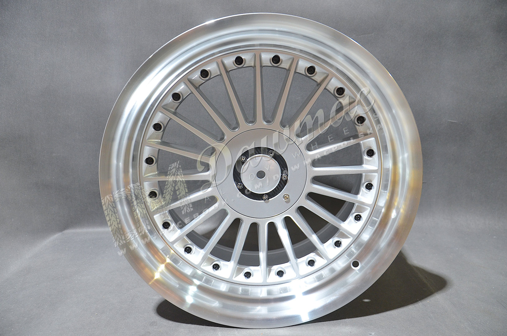 DMC03 18" 10J ET15 4x100/4x108 Silver Machined Lip + Black Rivet - obrazek 2