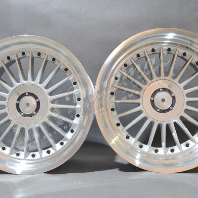 DMC03 18" 8,5J ET20 + 10J ET15 4x100/4x108 Silver Machined Lip + Black Rivet