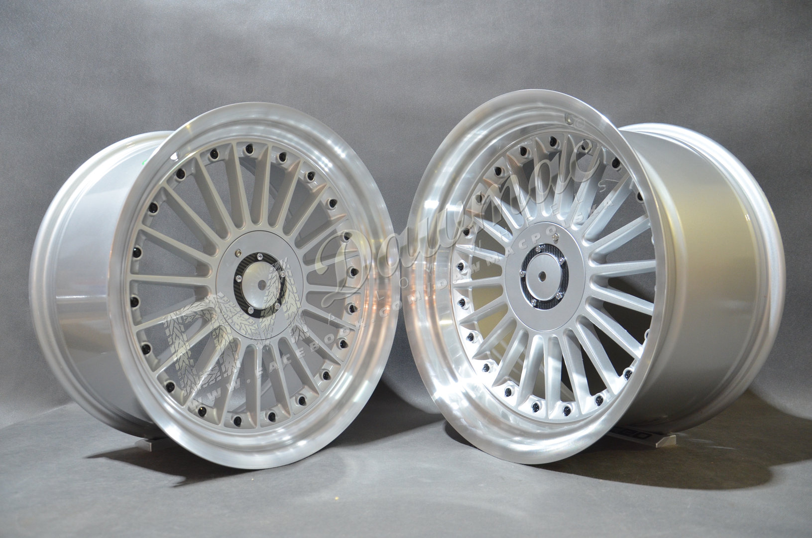 DMC03 18" 8,5J ET20 + 10J ET15 4x100/4x108 Silver Machined Lip + Black Rivet - obrazek 3
