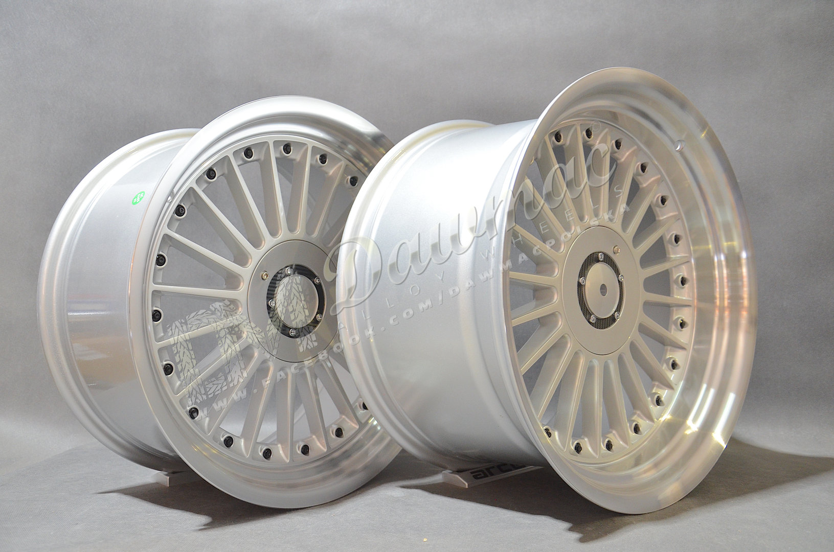 DMC03 18" 8,5J ET20 + 10J ET15 4x100/4x108 Silver Machined Lip + Black Rivet - obrazek 5