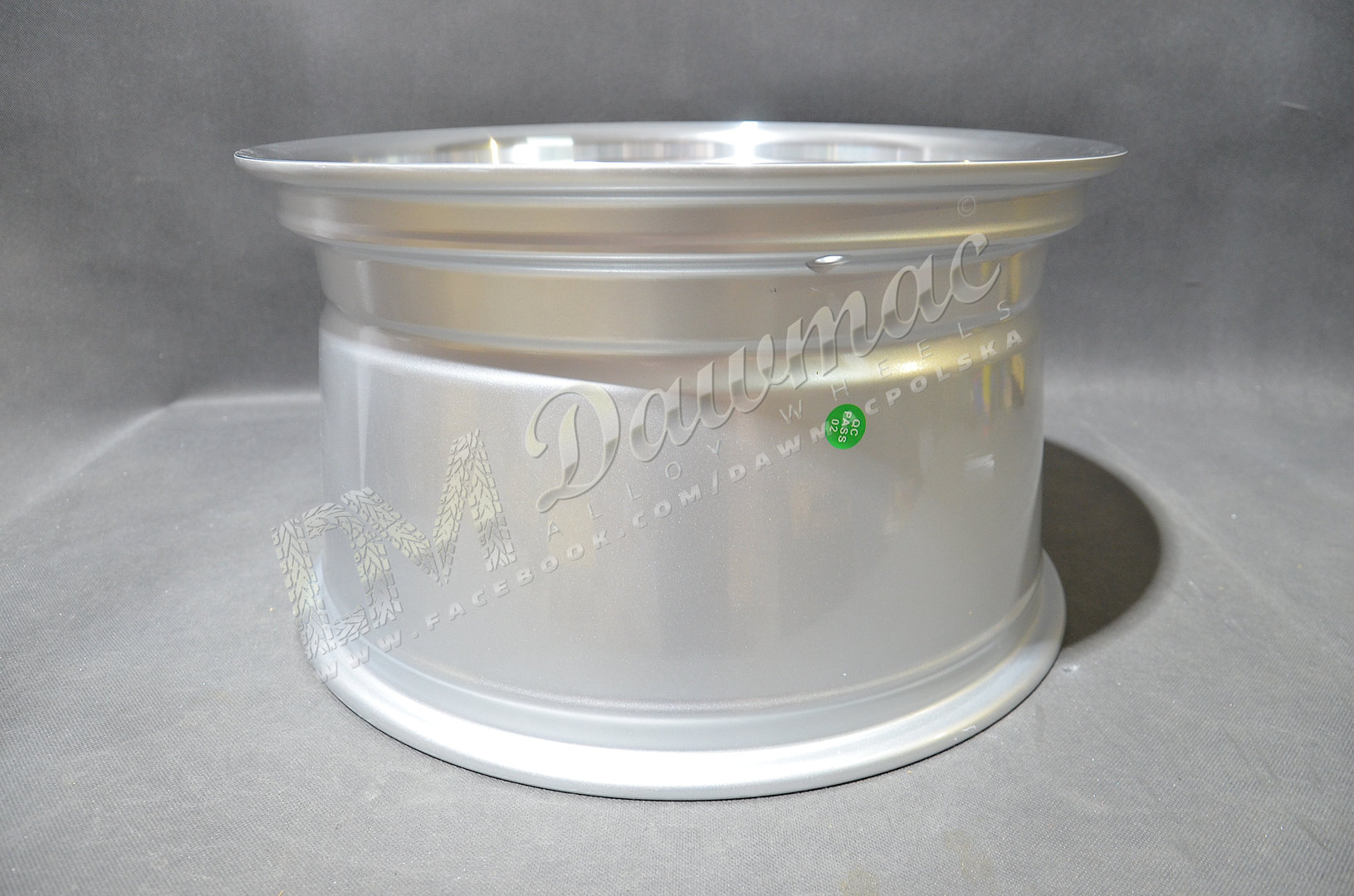 DMC03 18" 8,5J ET20 4x100/4x108 Silver Machined Lip + Black Rivet - obrazek 5