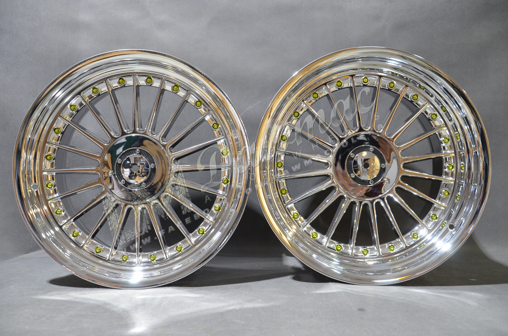 DMC03 19" 8,5J ET25 + 10J ET20 5x112/120 Chrome + Gold Rivets - obrazek 2