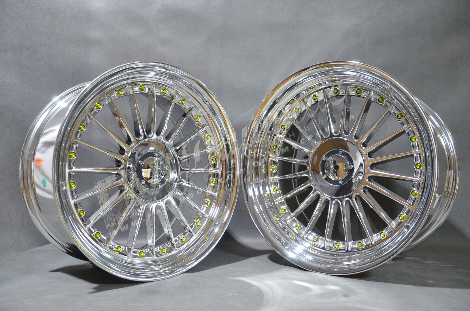 DMC03 19" 8,5J ET25 + 10J ET20 5x112/120 Chrome + Gold Rivets - obrazek 3