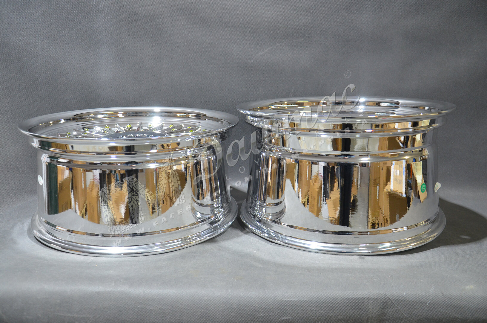 DMC03 19" 8,5J ET25 + 10J ET20 5x112/120 Chrome + Gold Rivets - obrazek 6