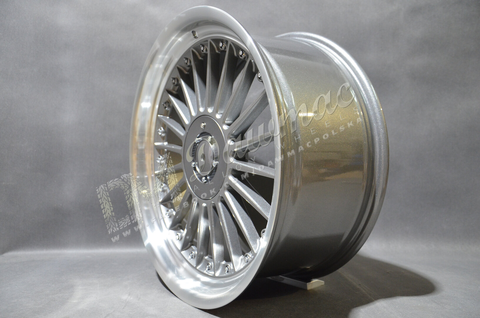 DMC03 19" 8,5J ET25 5x112/120 Grey Machine Lip + Chrome Rivet - obrazek 4