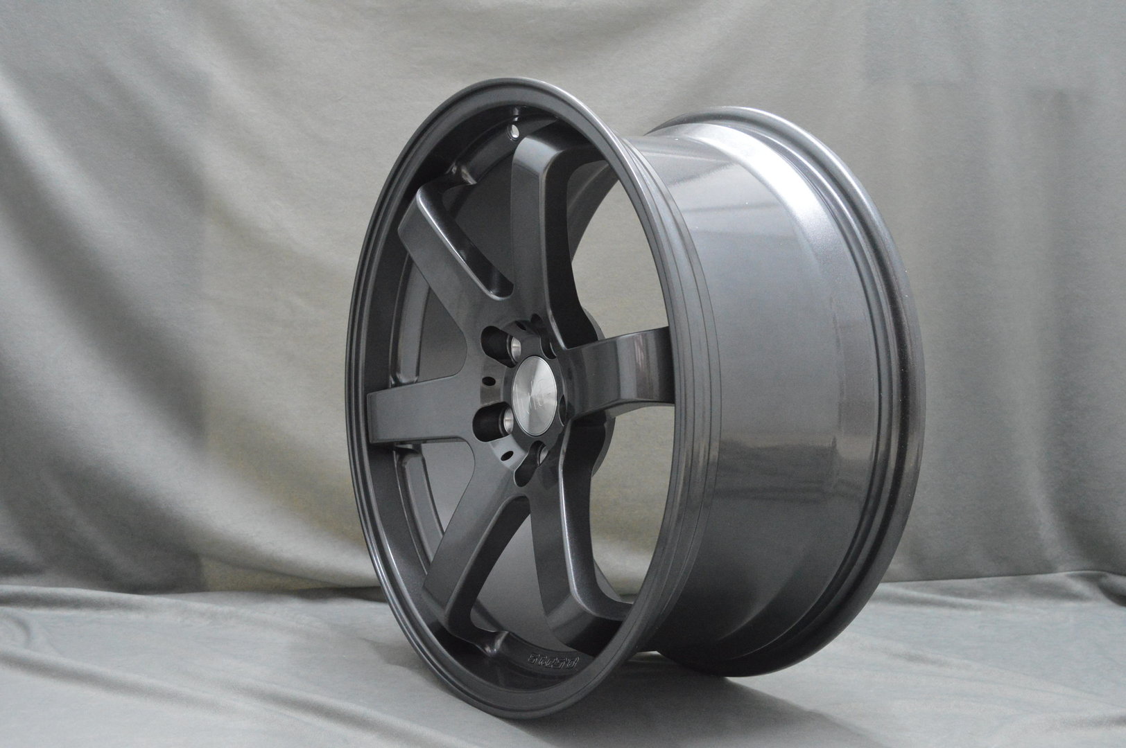 BOLA B1 17" 7,5J ET40-45 4x98-4x114 Gloss Gunmetal - obrazek 3
