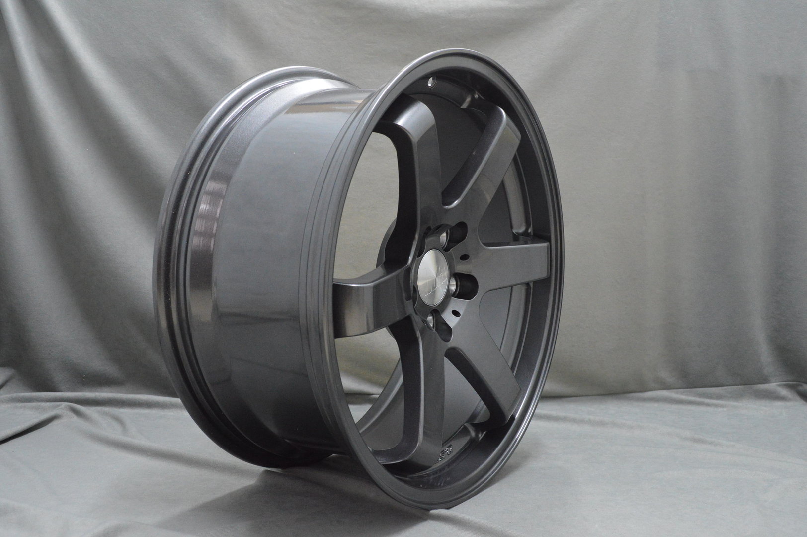 BOLA B1 17" 7,5J ET40-45 4x98-4x114 Gloss Gunmetal - obrazek 4