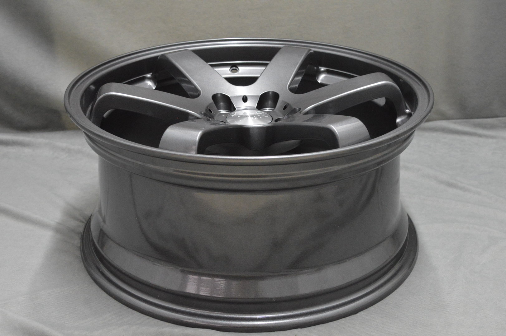 BOLA B1 17" 7,5J ET40-45 4x98-4x114 Gloss Gunmetal - obrazek 7