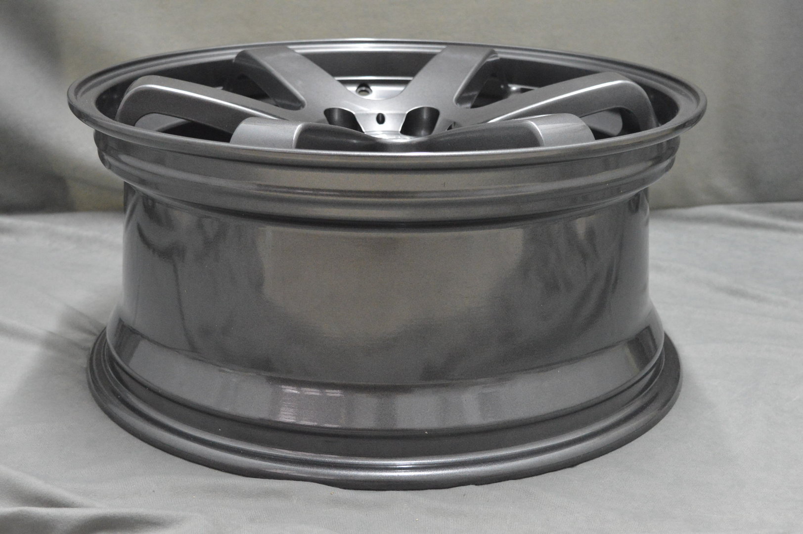 BOLA B1 17" 7,5J ET40-45 4x98-4x114 Gloss Gunmetal - obrazek 8