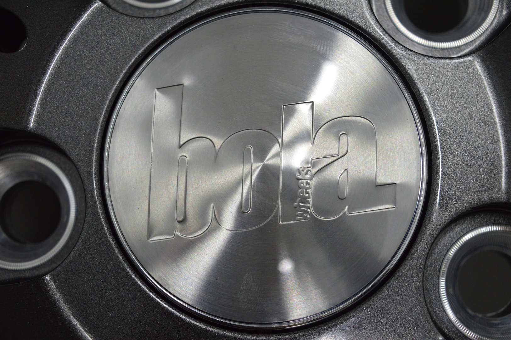 BOLA B1 17" 7,5J ET40-45 4x98-4x114 Gloss Gunmetal - obrazek 9