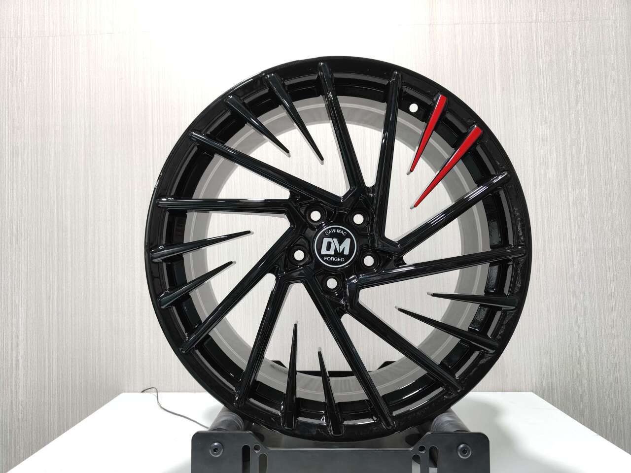 Dawmac Forged 19" 8,5J ET35 5x112 Gloss Black + Red - obrazek 2