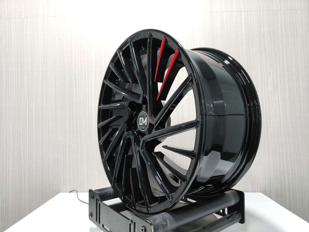 Dawmac Forged 19" 8,5J ET35 5x112 Gloss Black + Red - obrazek 3