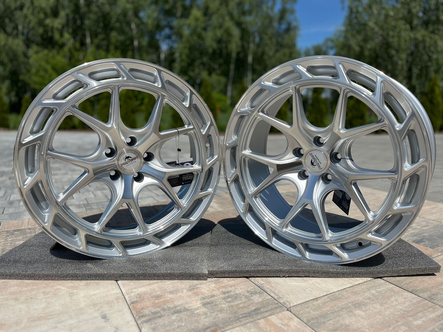 Forzza Saturn 20" 8,5J ET26 + 10J ET40 5x112 Silver Machined Face - obrazek 3