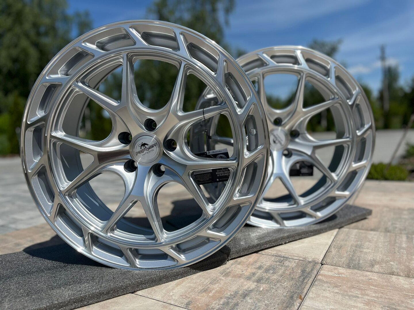 Forzza Saturn 20" 8,5J ET26 + 10J ET40 5x112 Silver Machined Face - obrazek 4