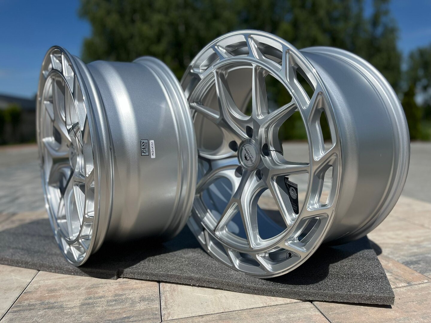 Forzza Saturn 20" 8,5J ET26 + 10J ET40 5x112 Silver Machined Face - obrazek 5