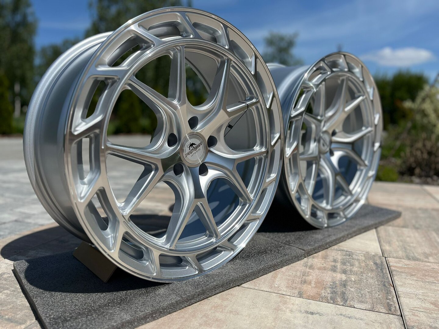 Forzza Saturn 20" 8,5J ET26 + 10J ET40 5x112 Silver Machined Face - obrazek 7