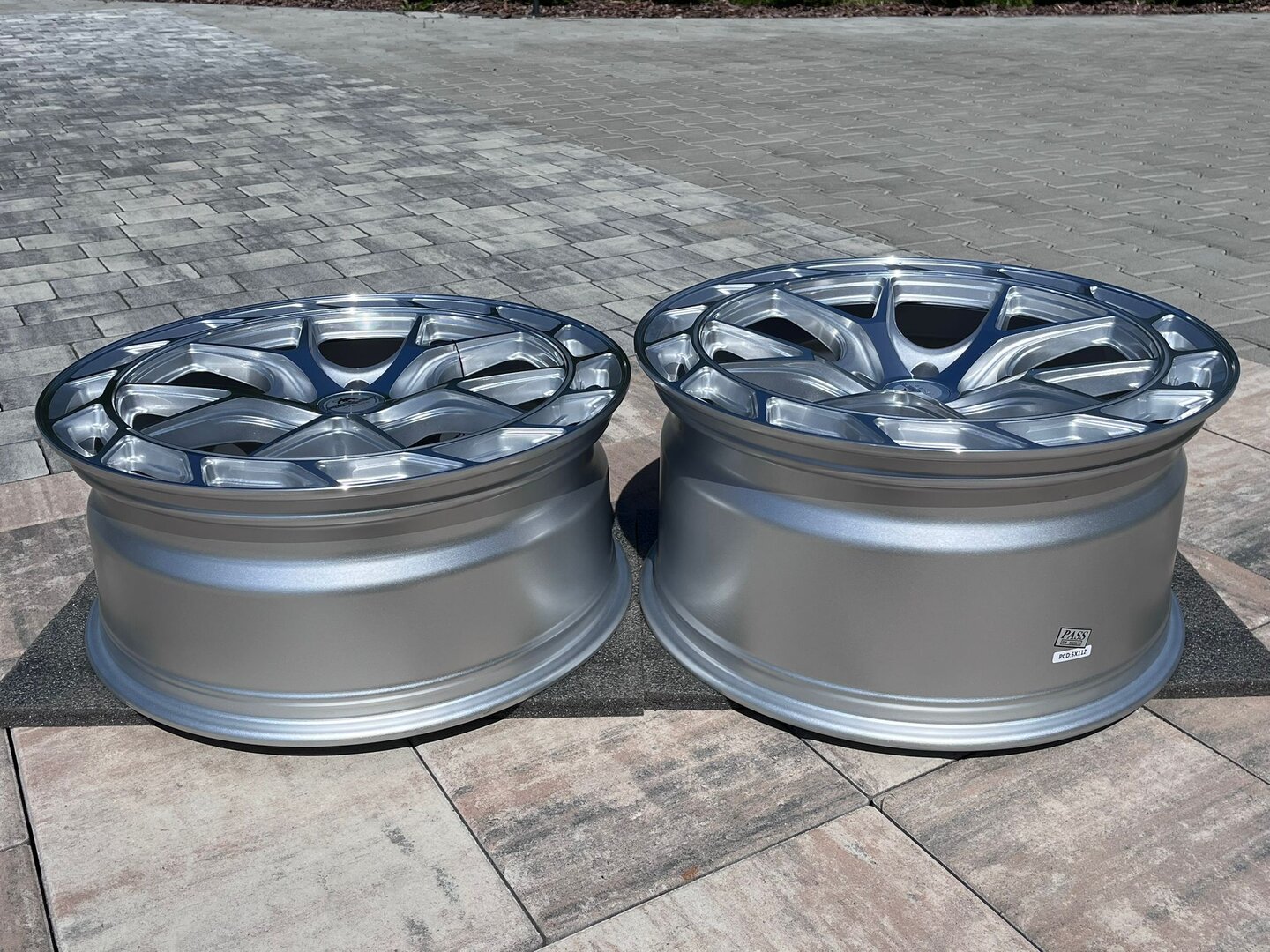 Forzza Saturn 20" 8,5J ET26 + 10J ET40 5x112 Silver Machined Face - obrazek 9