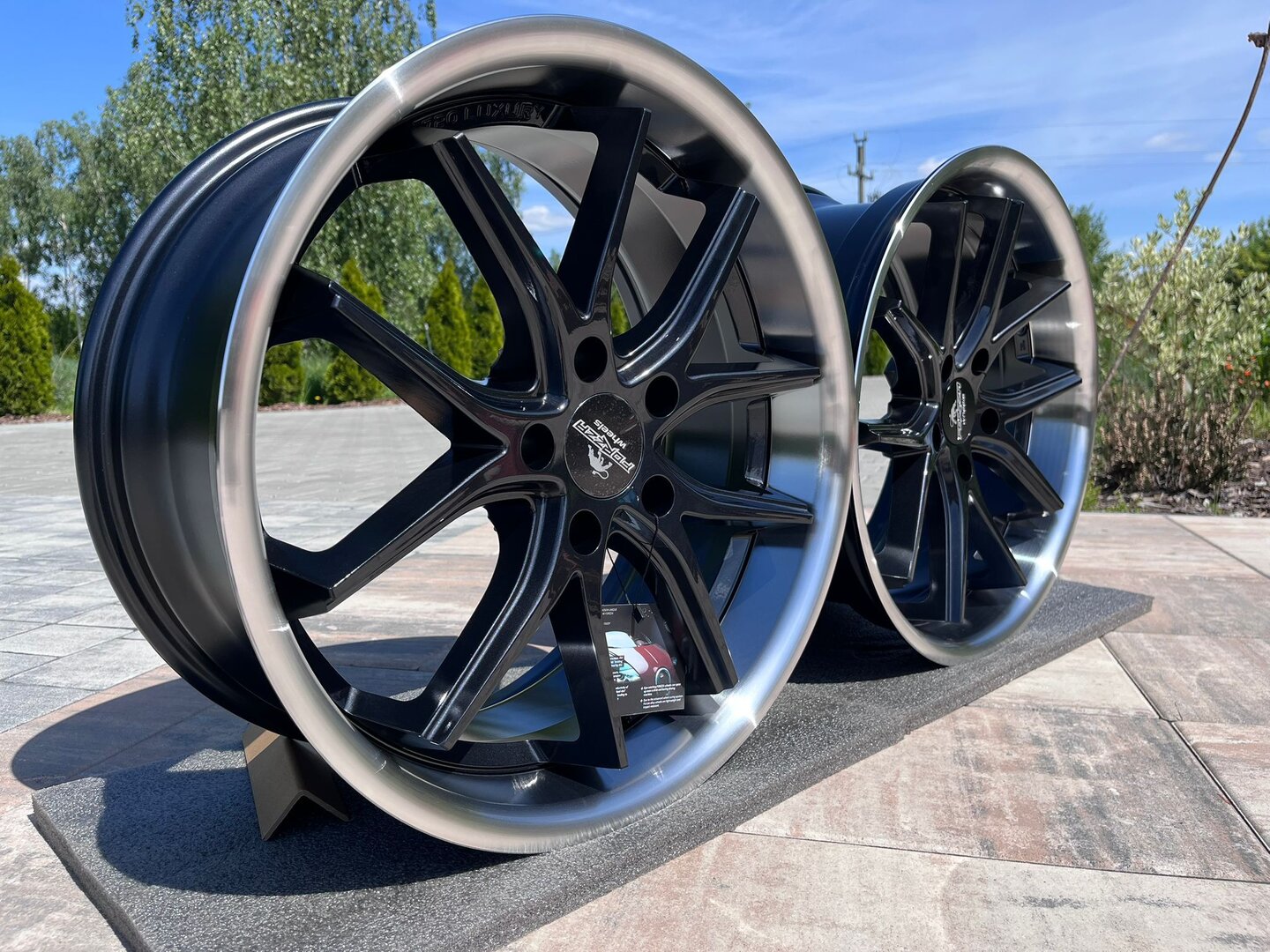 Forzza Storm 20" 9J ET25 + 10,5J ET40 5x112 Black Magic Lip Polished - obrazek 4