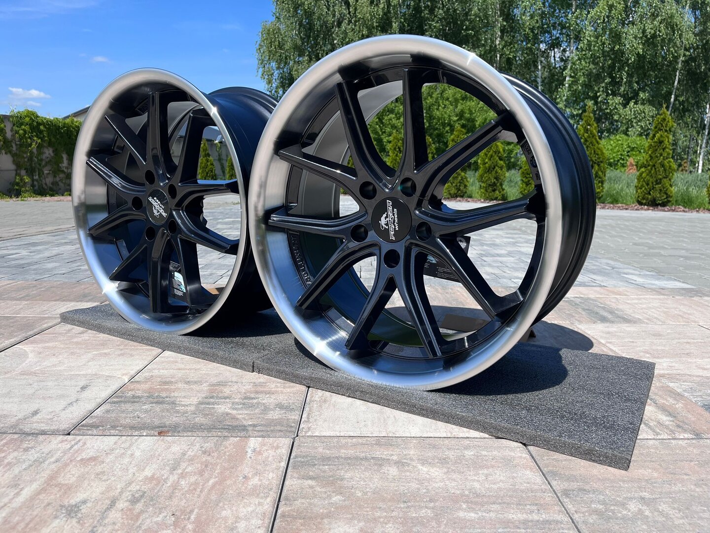 Forzza Storm 20" 9J ET25 + 10,5J ET40 5x112 Black Magic Lip Polished - obrazek 5