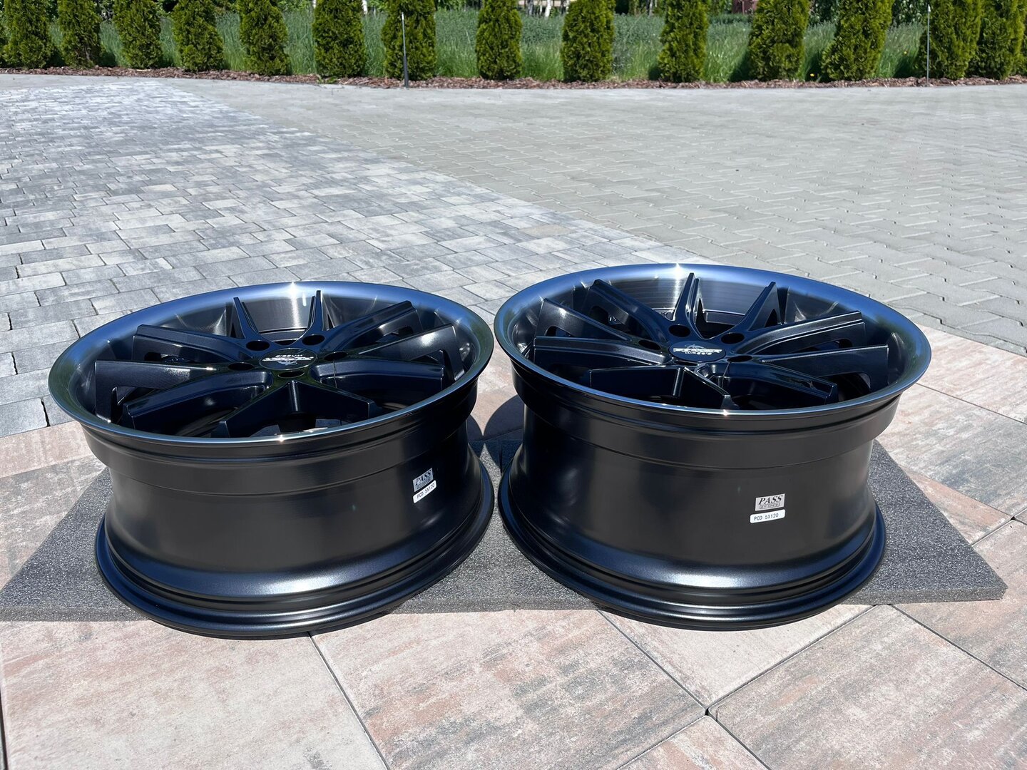 Forzza Storm 20" 9J ET25 + 10,5J ET40 5x112 Black Magic Lip Polished - obrazek 8